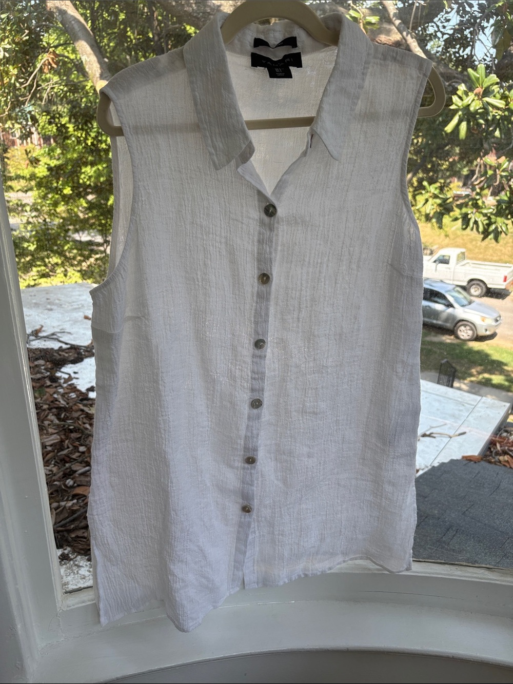 Tahari White Sleeveless Button-Down Linen-Texture Top-Size Large